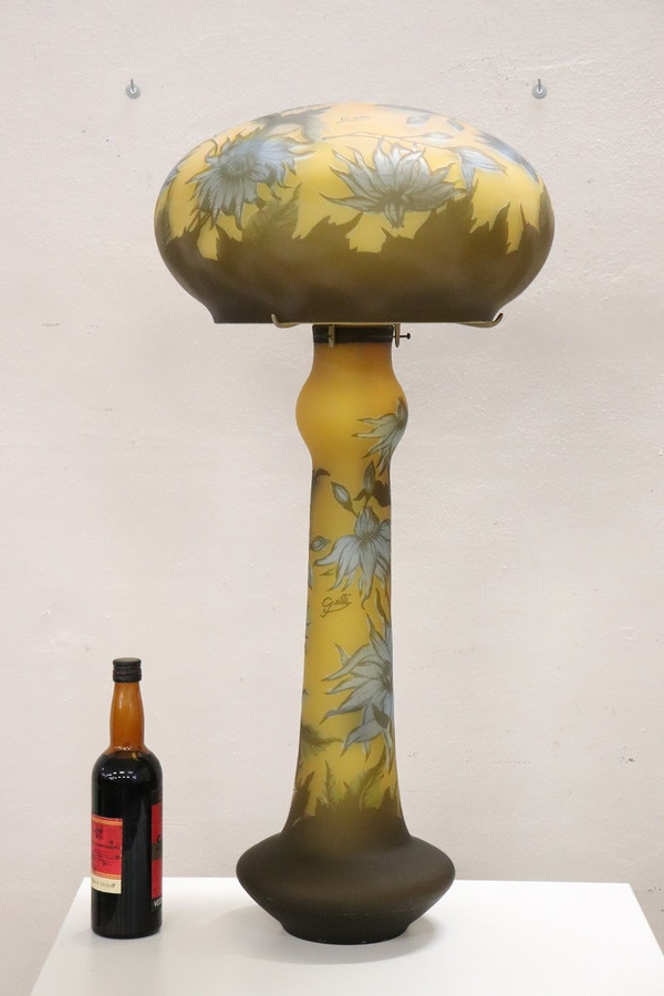 High Table Lamp in Cameo Art Glass