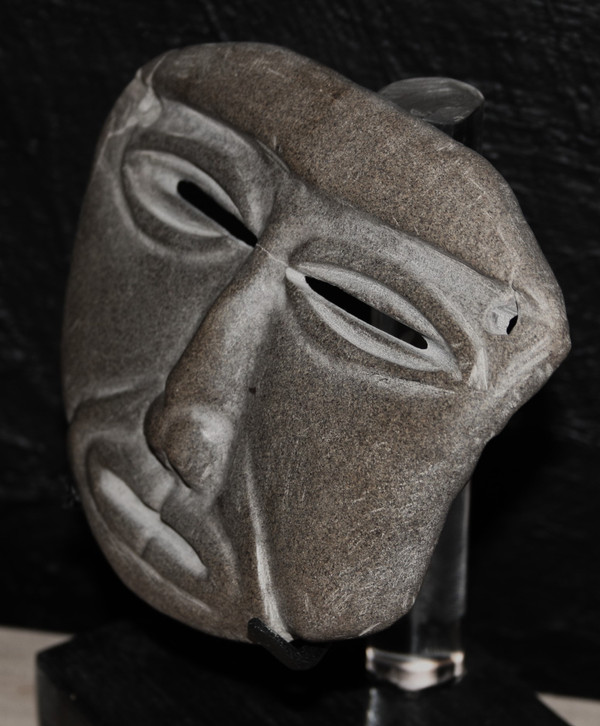 Masque en pierre dure, Mexique.