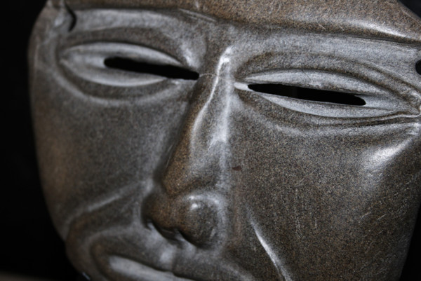Masque en pierre dure, Mexique.