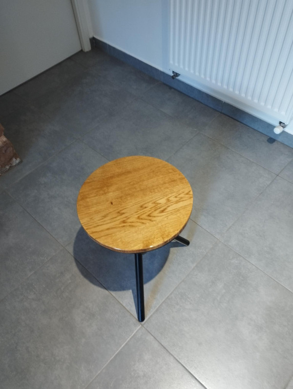 Sgabello indus a treppiede regolabile dal design vintage