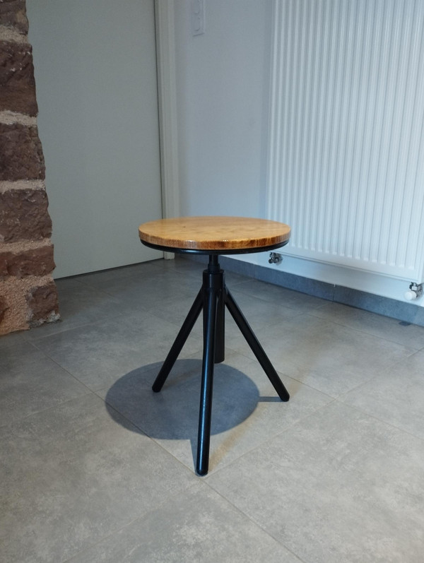 Sgabello indus a treppiede regolabile dal design vintage