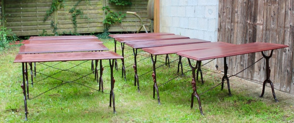 Suite De 9 Tables De Bistrot 1900 à Piètement Fer Forgé à Décor De Rose