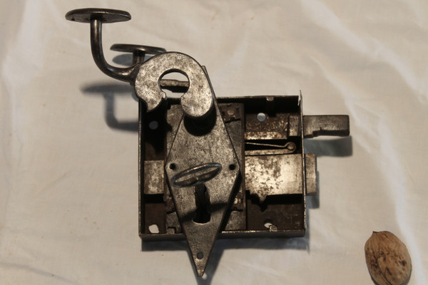 Wrought-iron lock complete with key and 2 handles from the late 17th century
