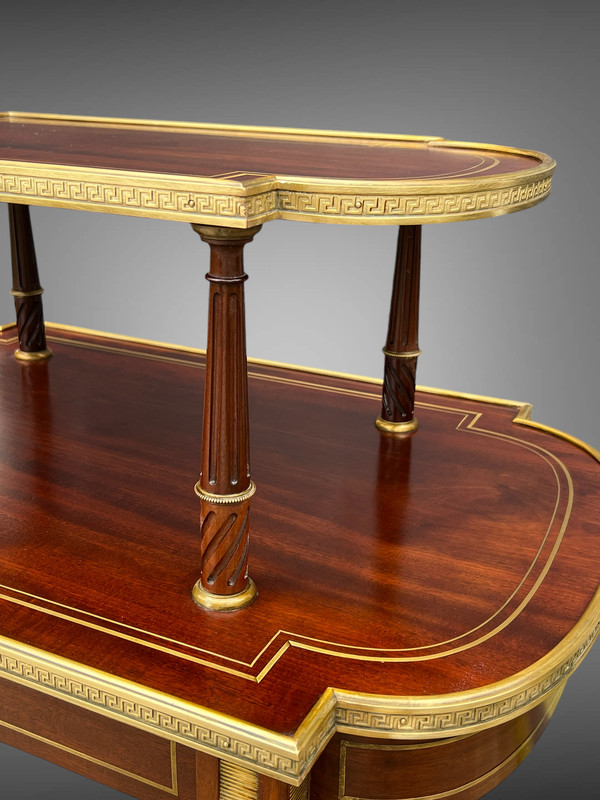 DESSERTE /TABLE A THEEE DES 19. JAHRHUNDERT IM STIL LOUIS XVI AUS ACAJOU, VERGOLDET MIT GOLDBRONZE