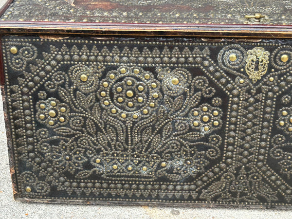 Baule - Coffre De Voyage Riche Decor Clouté Duc d'Antin XVIIIème Siècle
