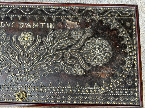 Baule - Coffre De Voyage Riche Decor Clouté Duc d'Antin XVIIIème Siècle