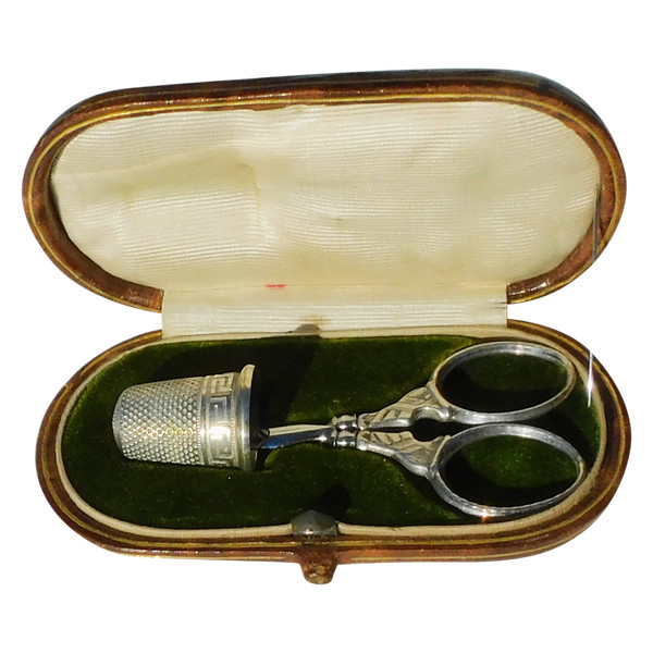 Petit Nécessaire De Couture Ciseaux Petit Monstre Dé à Coudre Argent Massif Ancien XIXe