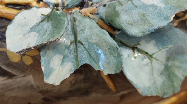 Antica fioriera in ceramica barbottina con ornamenti in bronzo