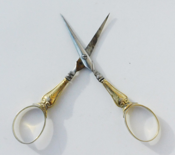 Napoleon III sewing set inlaid with heavens punch case gilt-edged needles