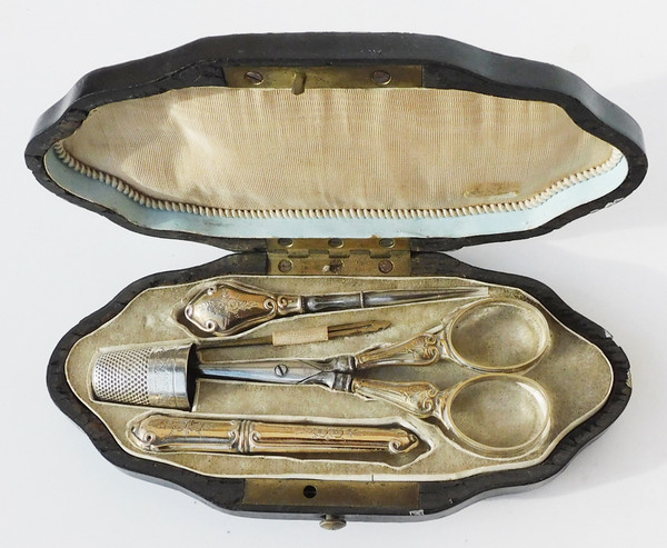 Napoleon III sewing set inlaid with heavens punch case gilt-edged needles