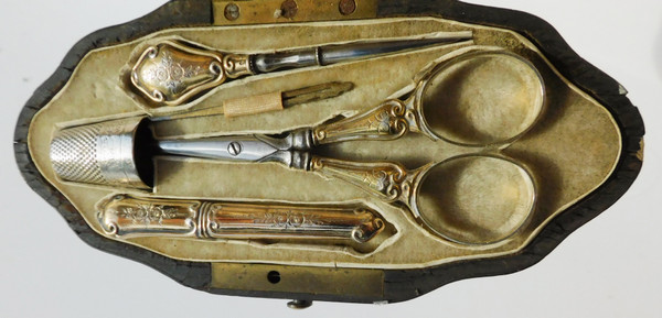 Napoleon III sewing set inlaid with heavens punch case gilt-edged needles