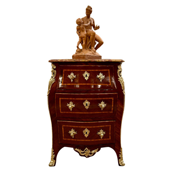 Ricurvo tra due comò in intarsio, periodo Luigi XV 1750 circa