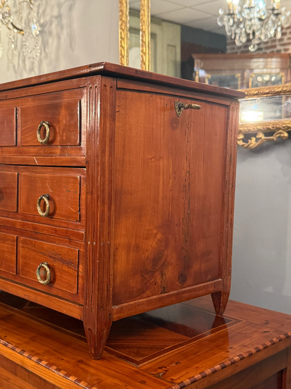 Piccolo cassettone in mogano di epoca Luigi XVI 1780 circa