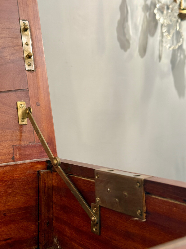 Piccolo cassettone in mogano di epoca Luigi XVI 1780 circa