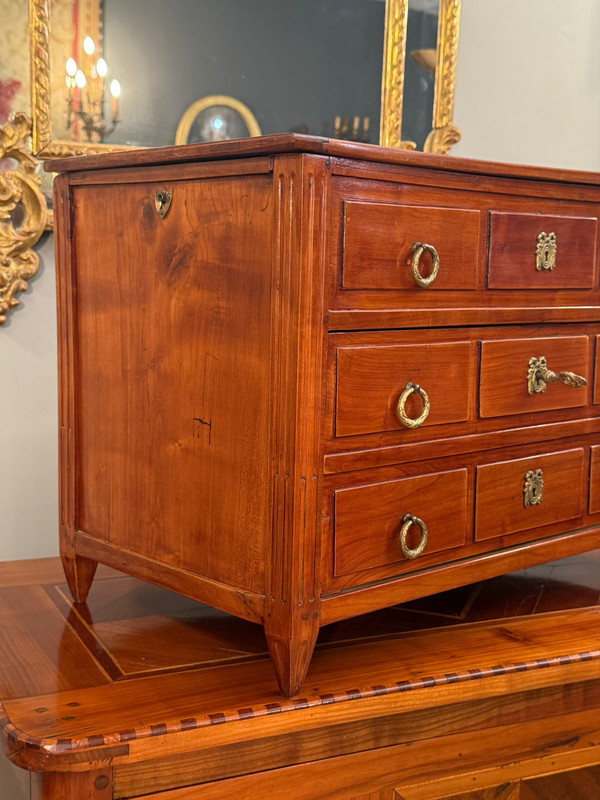 Piccolo cassettone in mogano di epoca Luigi XVI 1780 circa