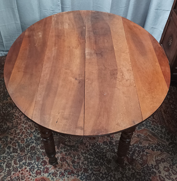 Louis-Philippe-Tisch aus Nussbaumholz