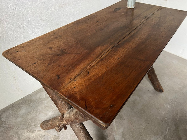 Bureau en noyer massif, art populaire, Savoie, vers 1900
