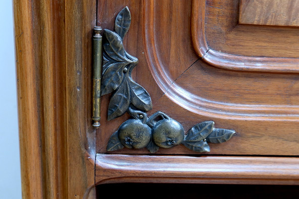 Beistelltisch aus Nussbaum, Jugendstil - 1900