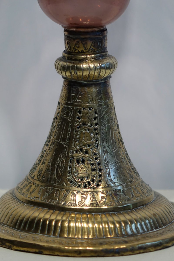 Bemaltes Glas zu Fuß aus goldenem Kupfer, Syrien, um 1900