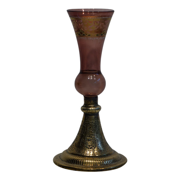 Bemaltes Glas zu Fuß aus goldenem Kupfer, Syrien, um 1900