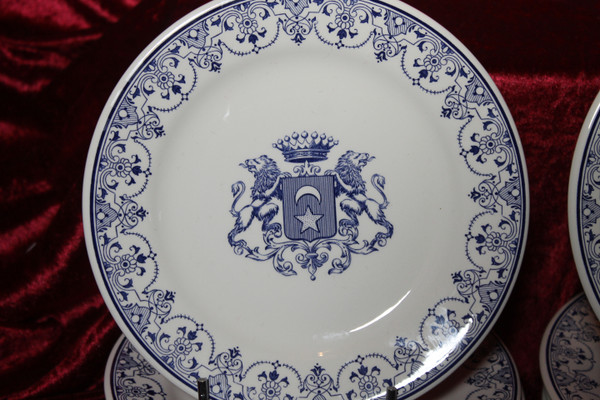 22 Gien earthenware dessert plates with Rouen coat of arms decor. 20th century Perfect condition