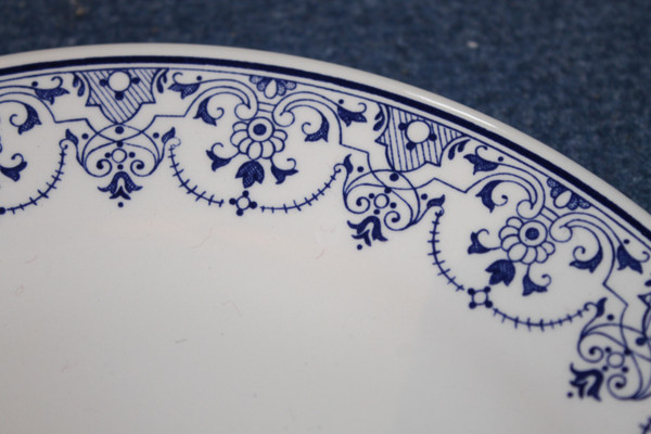 22 Gien earthenware dessert plates with Rouen coat of arms decor. 20th century Perfect condition