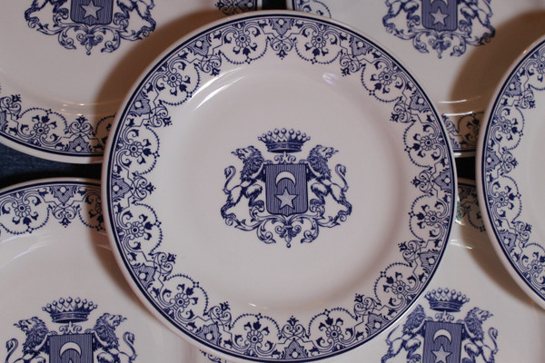 22 Gien earthenware dessert plates with Rouen coat of arms decor. 20th century Perfect condition