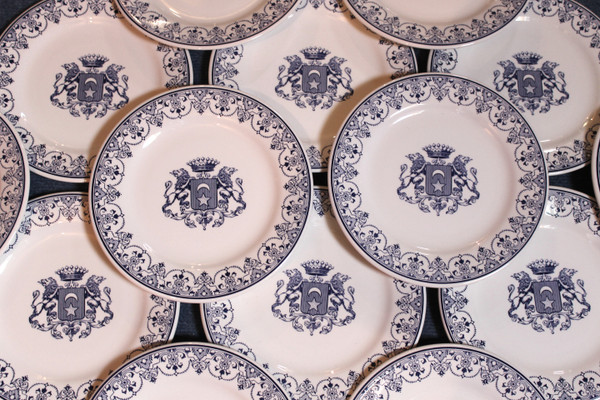 22 Gien earthenware dessert plates with Rouen coat of arms decor. 20th century Perfect condition