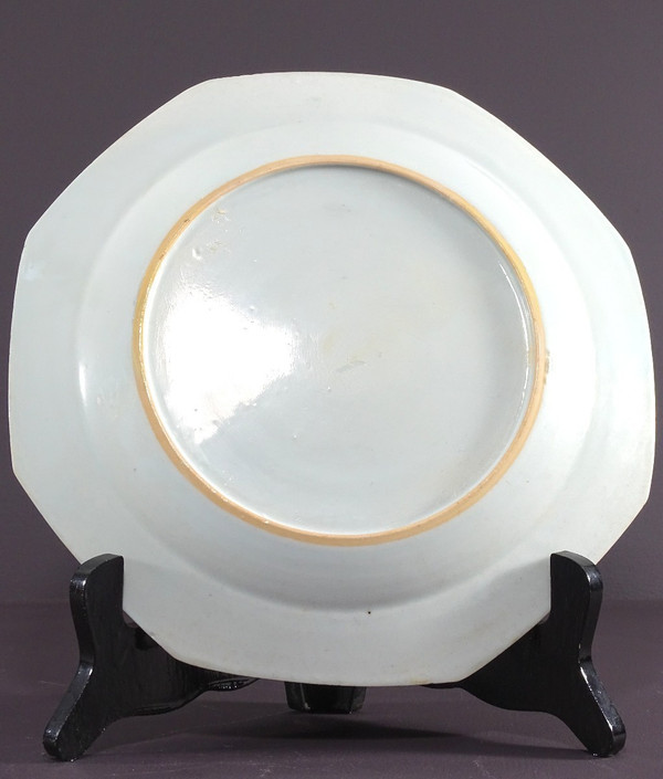 China, 18th Century, Period of the Reign of Emperor Qianlong (1736-1795), Porcelain Plate.