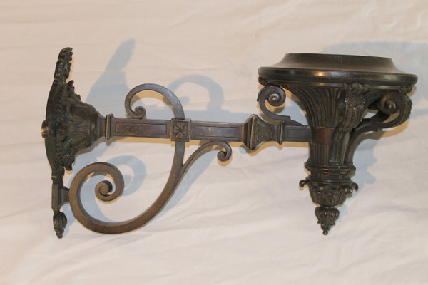 Paar gemeißelte Lampenhalterungen aus Bronze im Louis-XIV-Stil, 19. Jahrhundert