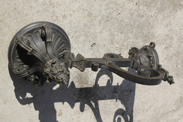 Paar gemeißelte Lampenhalterungen aus Bronze im Louis-XIV-Stil, 19. Jahrhundert