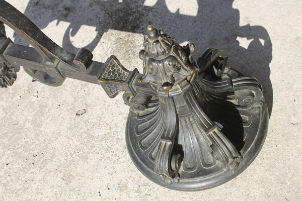 Paar gemeißelte Lampenhalterungen aus Bronze im Louis-XIV-Stil, 19. Jahrhundert