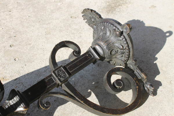 Paar gemeißelte Lampenhalterungen aus Bronze im Louis-XIV-Stil, 19. Jahrhundert
