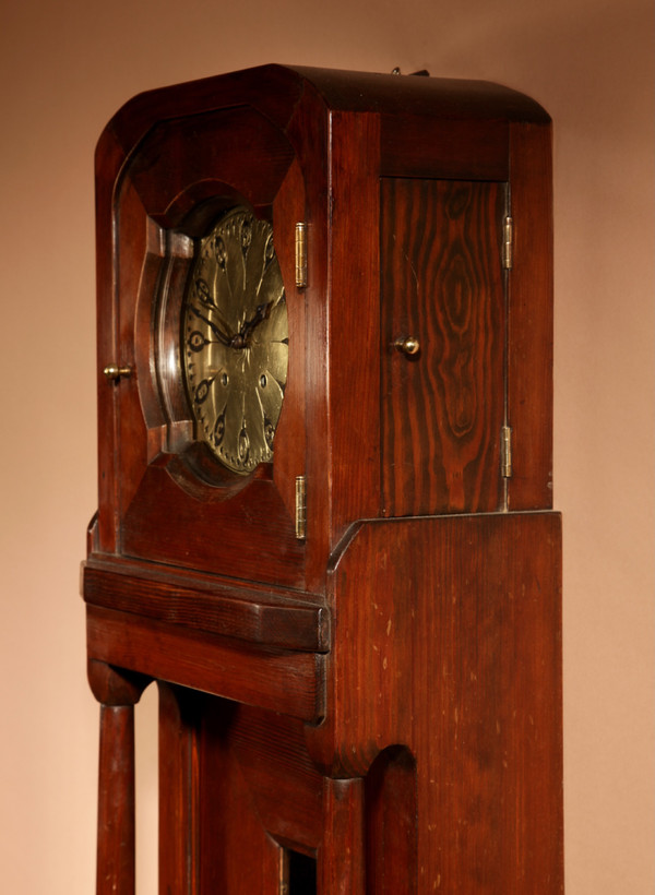 Art Nouveau / Art Deco wall clock with Dutch / German architectural design circa 1900/20