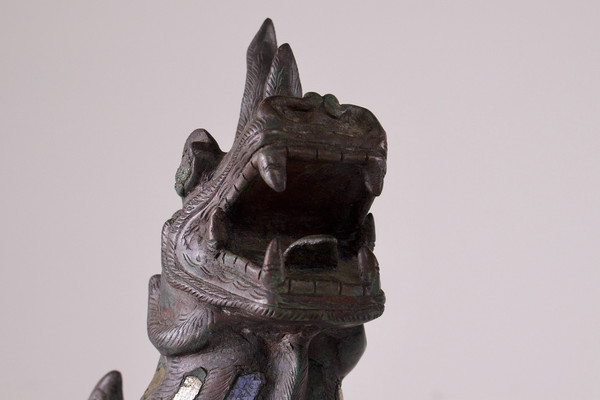 Paire de lions gardiens en bronze.
