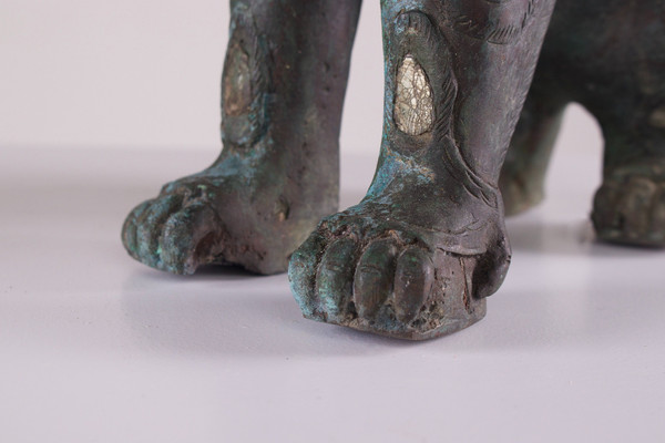 Paire de lions gardiens en bronze.