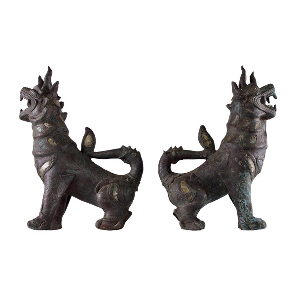 Paire de lions gardiens en bronze.