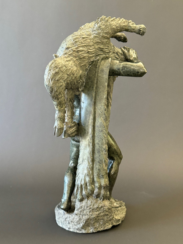 Hercule et le sanglier d'Érymanthe, groupe en marbre du XIXème siècle.