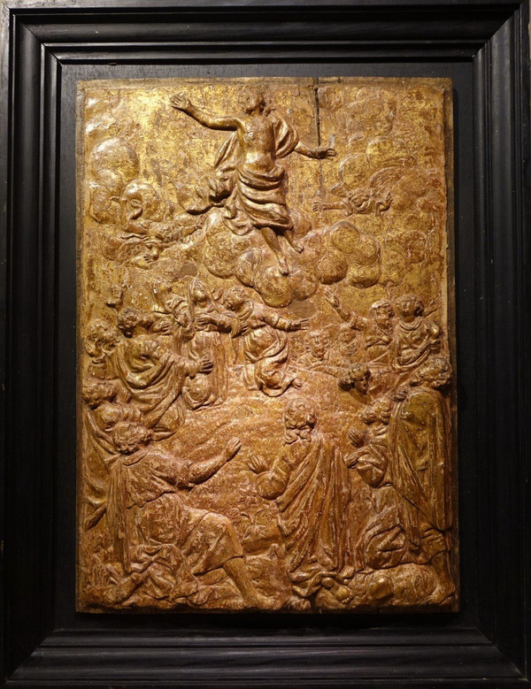 Die Himmelfahrt Christi, Flachrelief aus goldenem Holz, 17. Jh. Flandern?