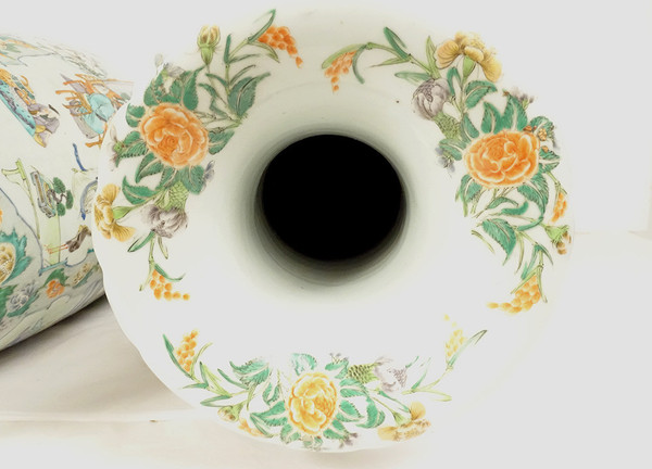 Paire grands vases porcelaine Chine famille verte scène palais dragons XIXè