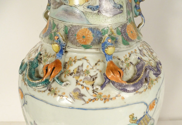 Paire grands vases porcelaine Chine famille verte scène palais dragons XIXè