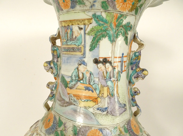 Paire grands vases porcelaine Chine famille verte scène palais dragons XIXè