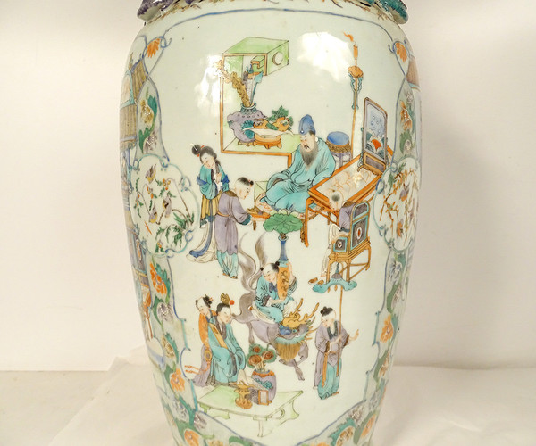 Paire grands vases porcelaine Chine famille verte scène palais dragons XIXè