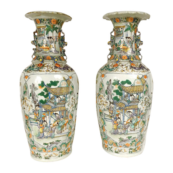 Paire grands vases porcelaine Chine famille verte scène palais dragons XIXè