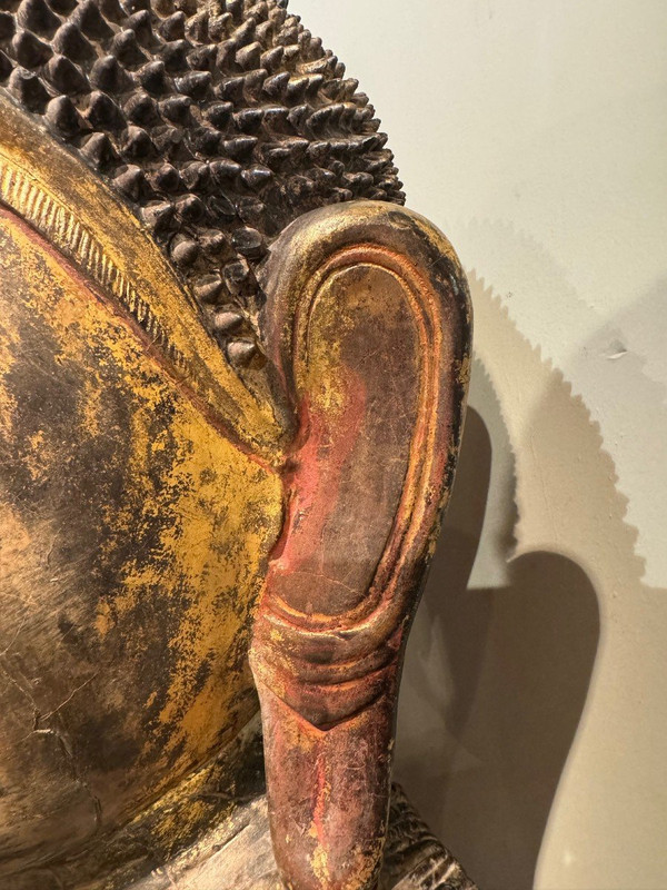 Grande testa di Buddha in terracotta dorata, Birmania, stati Shan, fine XVIII secolo.