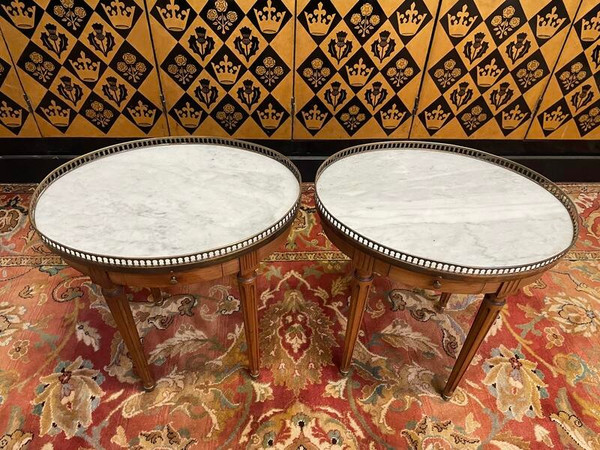 Paire de tables de chevets de style Louis XVI