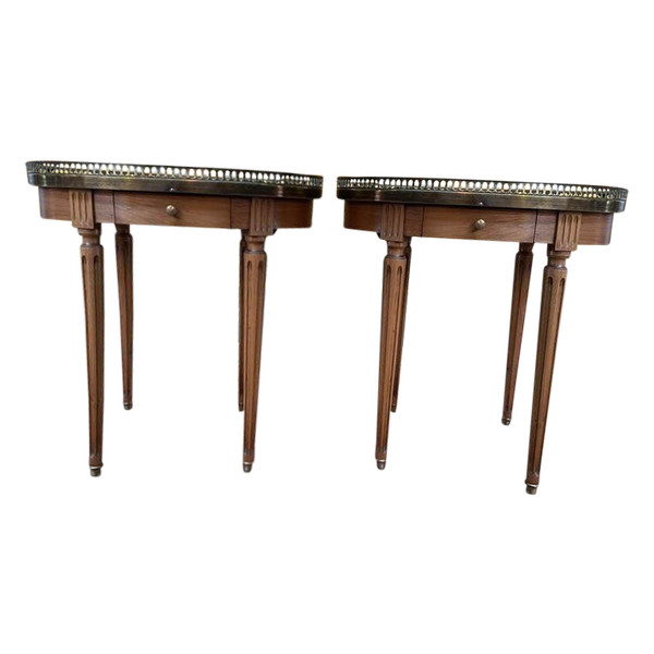Paire de tables de chevets de style Louis XVI