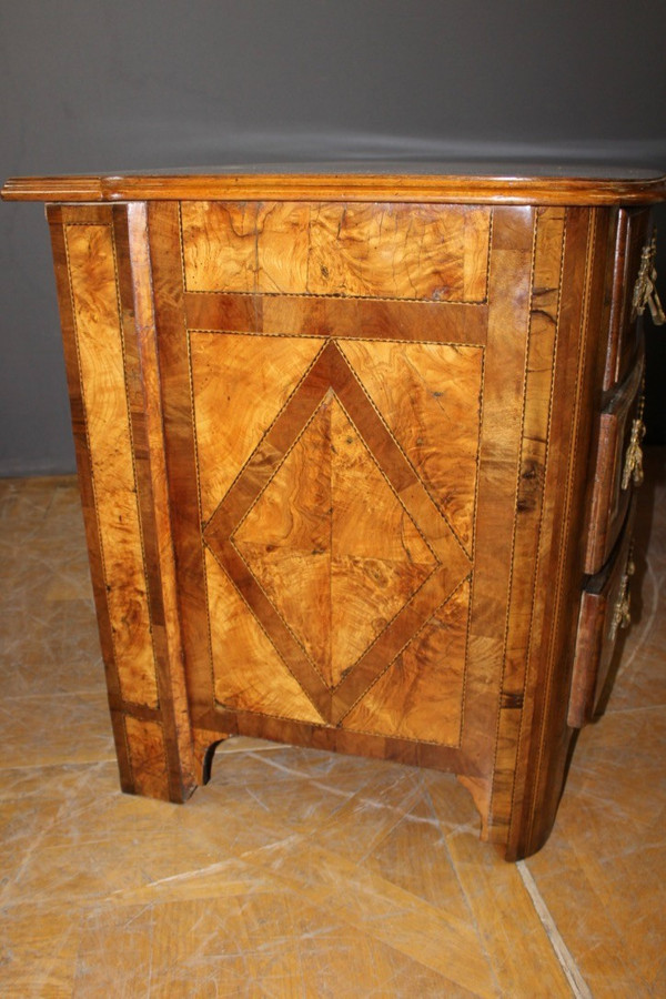 Comò Luigi XIV in intarsio del XVIII