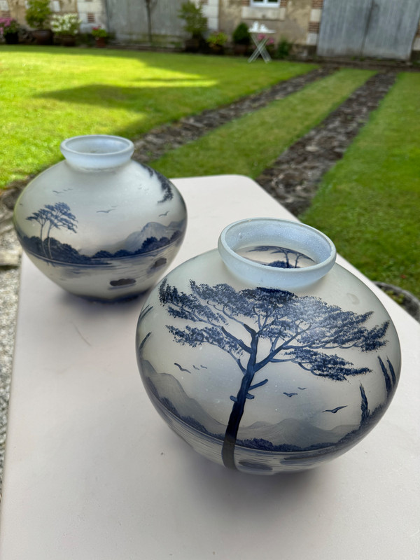 Paire de vases en verre décorés JOMA