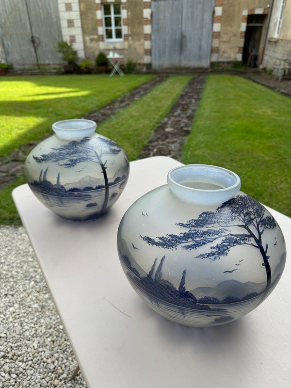 Paire de vases en verre décorés JOMA